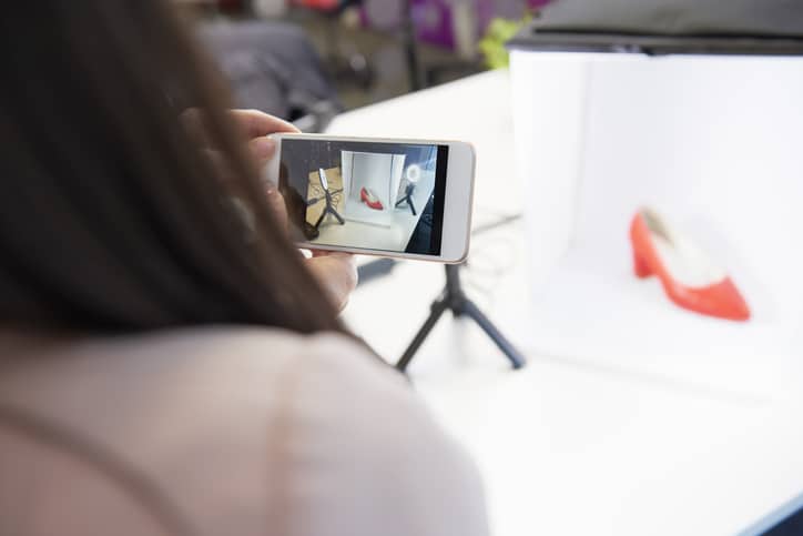 How Reviews and Tutorials Help Drive Photography Product Purchases