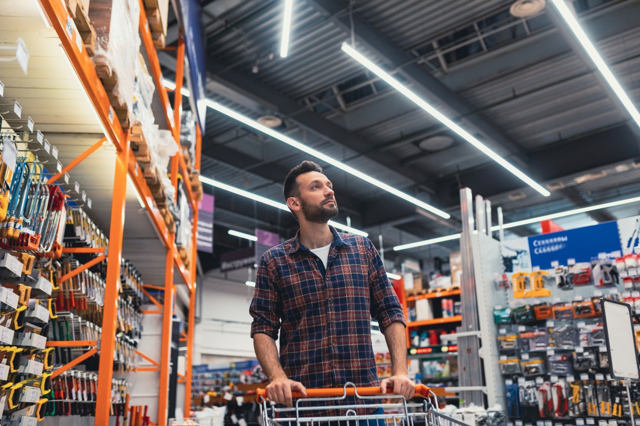 Best Practices for Selling Hardware Items Online and In-Store