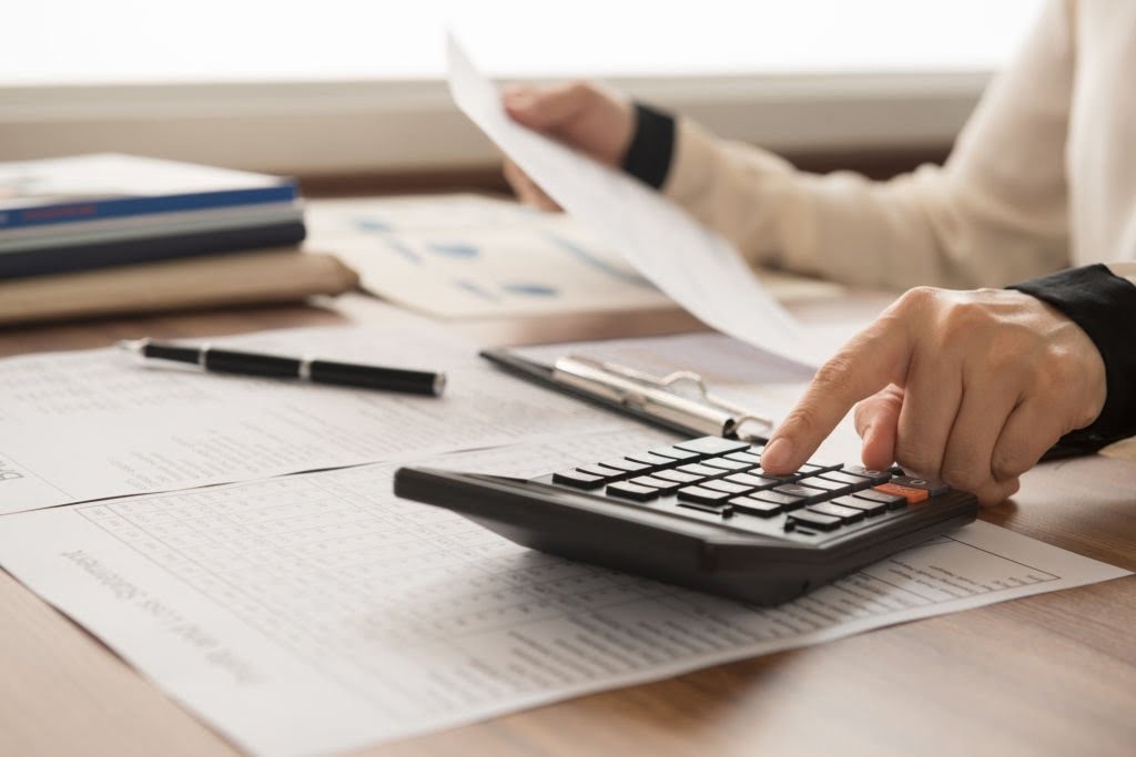 How Accounting Methods Influence Marketing Budget Allocation and ROI