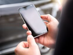 How Mobile Apps Are Reshaping the Insurance Buying Experience How Mobile Apps Are Reshaping the Insurance Buying Experience