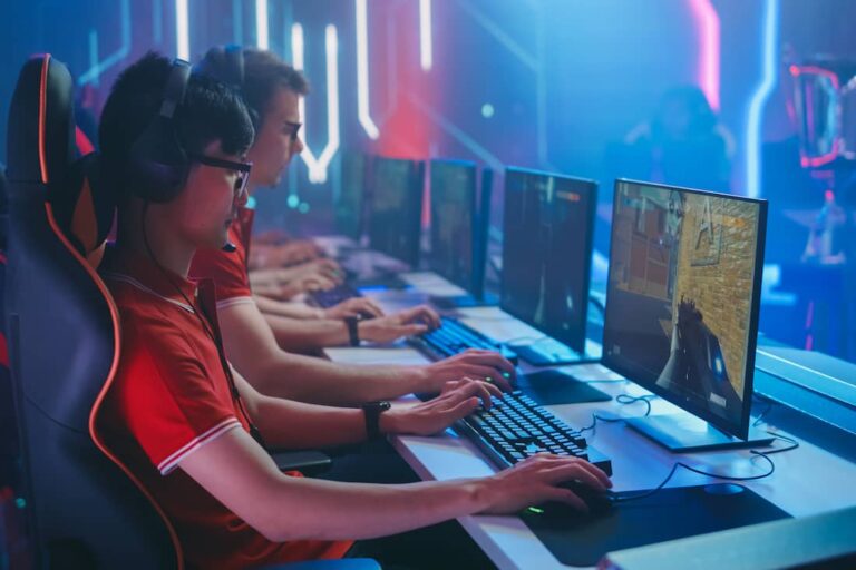 The Rise of Esports: Exploring the Competitive Gaming Phenomenon The Role of Esports in Expanding Gaming Market Opportunities